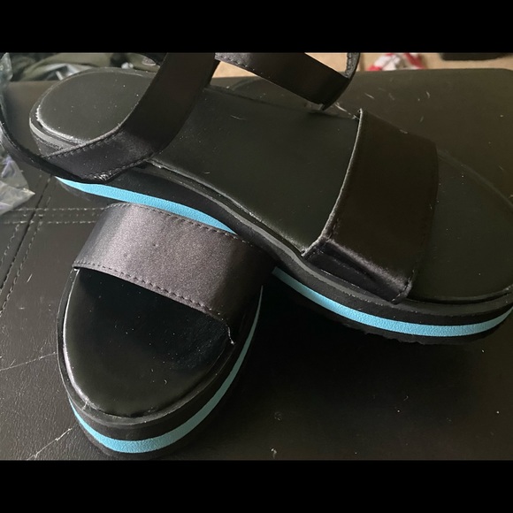 Sandals - Picture 2 of 4